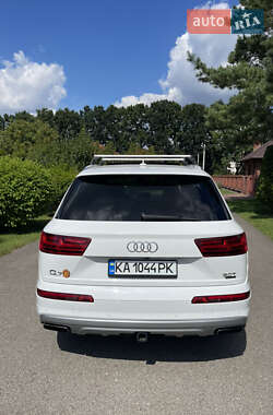 Внедорожник / Кроссовер Audi Q7 2017 в 