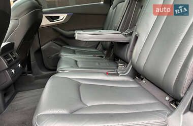 Внедорожник / Кроссовер Audi Q7 2016 в 