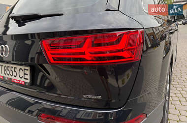 Внедорожник / Кроссовер Audi Q7 2016 в 