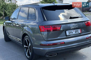 Внедорожник / Кроссовер Audi Q7 2018 в 