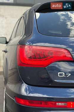 Внедорожник / Кроссовер Audi Q7 2013 в 