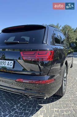 Внедорожник / Кроссовер Audi Q7 2019 в 