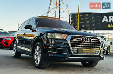Внедорожник / Кроссовер Audi Q7 2016 в 