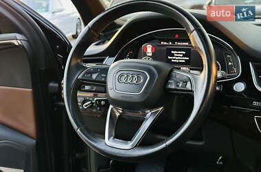 Внедорожник / Кроссовер Audi Q7 2016 в 