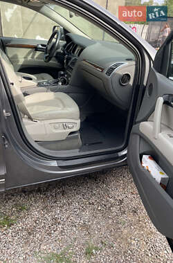 Внедорожник / Кроссовер Audi Q7 2011 в 