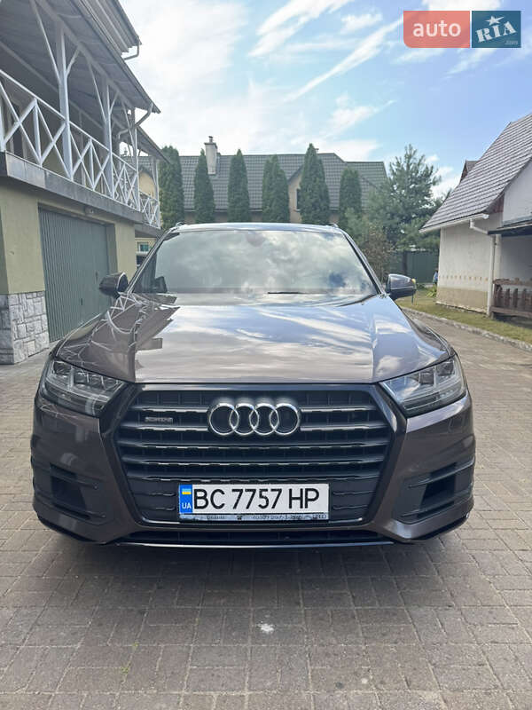Позашляховик / Кросовер Audi Q7 2017 в 
