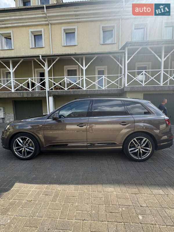 Внедорожник / Кроссовер Audi Q7 2017 в Судовой Вишне