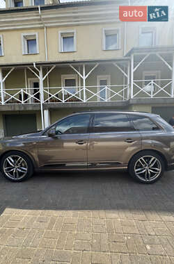 Позашляховик / Кросовер Audi Q7 2017 в 