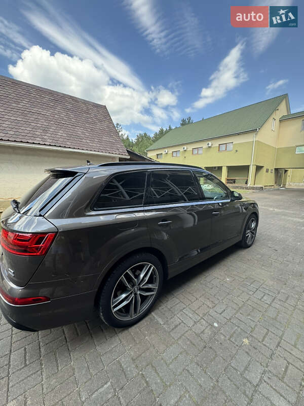 Внедорожник / Кроссовер Audi Q7 2017 в Судовой Вишне