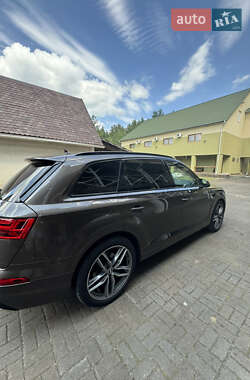 Позашляховик / Кросовер Audi Q7 2017 в 