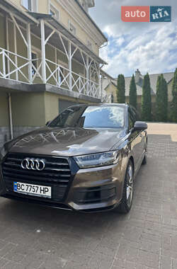 Позашляховик / Кросовер Audi Q7 2017 в 