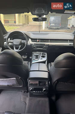 Позашляховик / Кросовер Audi Q7 2017 в 