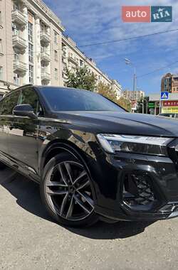 Внедорожник / Кроссовер Audi Q7 2024 в 