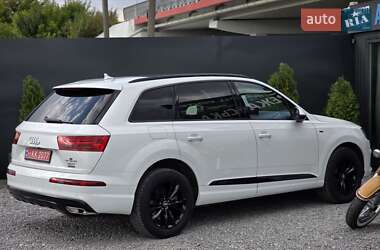 Внедорожник / Кроссовер Audi Q7 2017 в 