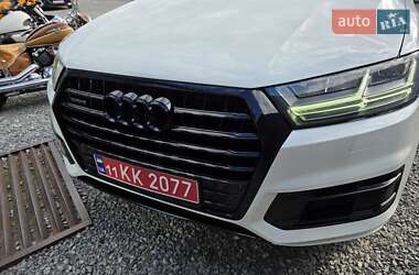 Внедорожник / Кроссовер Audi Q7 2017 в 