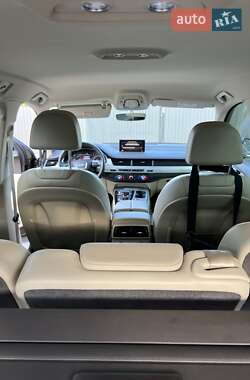 Позашляховик / Кросовер Audi Q7 2015 в 