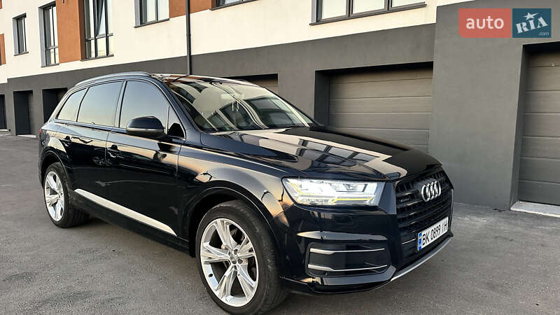 Внедорожник / Кроссовер Audi Q7 2015 в 