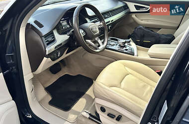 Внедорожник / Кроссовер Audi Q7 2015 в 