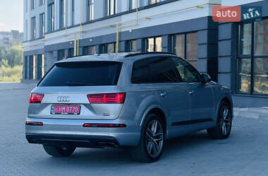 Внедорожник / Кроссовер Audi Q7 2017 в 