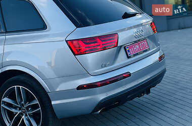 Внедорожник / Кроссовер Audi Q7 2017 в 