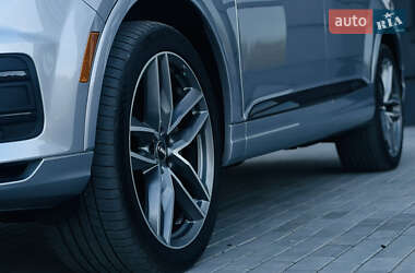 Внедорожник / Кроссовер Audi Q7 2017 в 