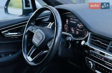 Внедорожник / Кроссовер Audi Q7 2017 в 