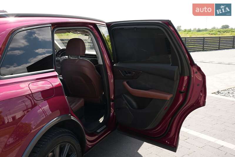 Позашляховик / Кросовер Audi Q7 2019 в Мукачевому