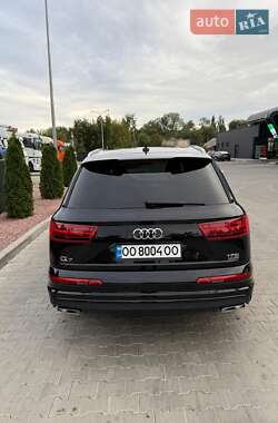 Внедорожник / Кроссовер Audi Q7 2016 в 