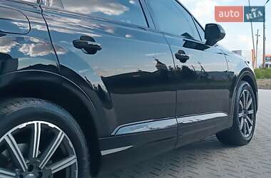 Внедорожник / Кроссовер Audi Q7 2017 в 