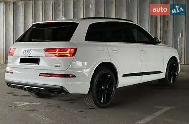 Внедорожник / Кроссовер Audi Q7 2017 в 