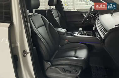 Внедорожник / Кроссовер Audi Q7 2017 в 