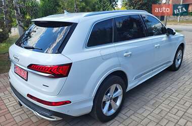 Внедорожник / Кроссовер Audi Q7 2022 в 