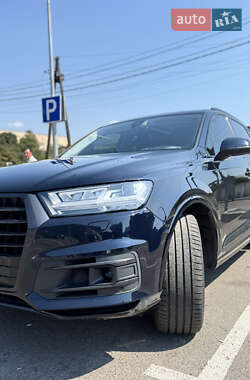 Внедорожник / Кроссовер Audi Q7 2017 в 