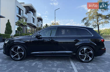 Внедорожник / Кроссовер Audi Q7 2020 в 