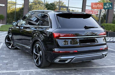 Внедорожник / Кроссовер Audi Q7 2020 в 