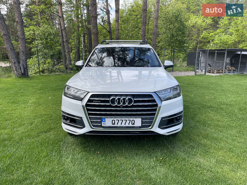 Внедорожник / Кроссовер Audi Q7 2017 в Гореничах