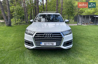 Внедорожник / Кроссовер Audi Q7 2017 в 