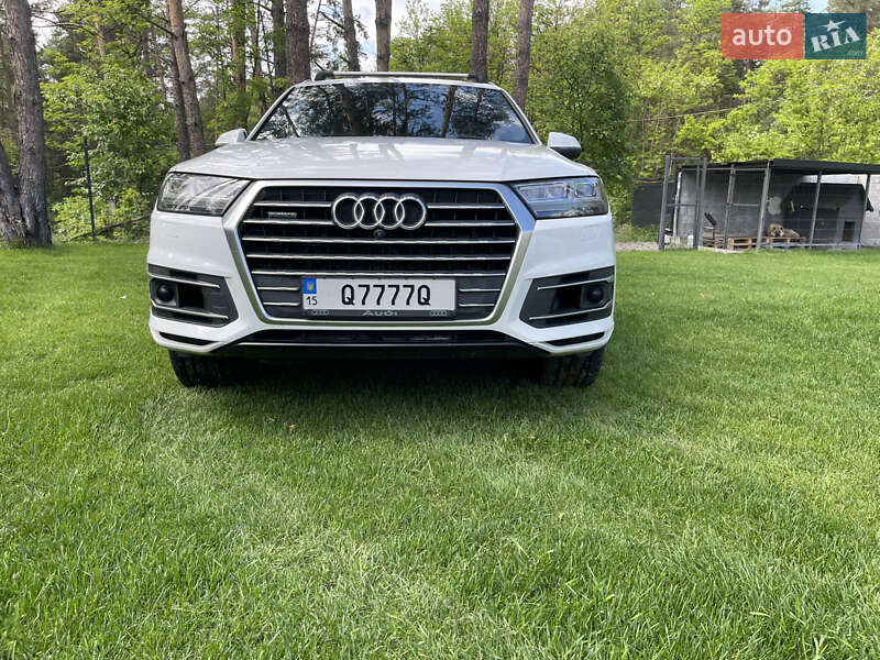 Внедорожник / Кроссовер Audi Q7 2017 в Гореничах