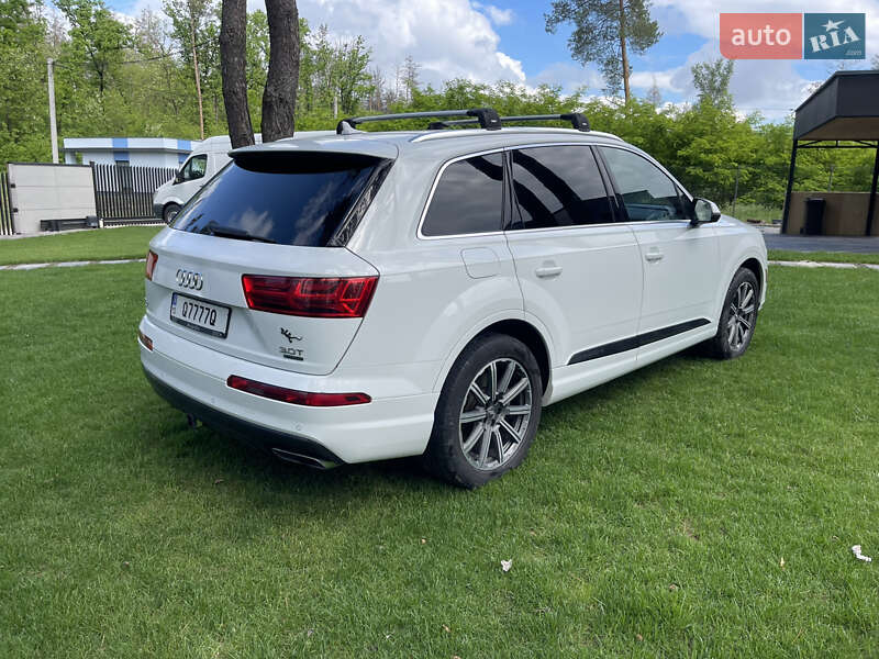 Внедорожник / Кроссовер Audi Q7 2017 в Гореничах