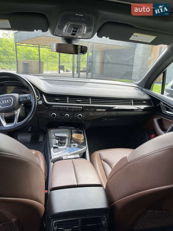 Внедорожник / Кроссовер Audi Q7 2017 в Гореничах