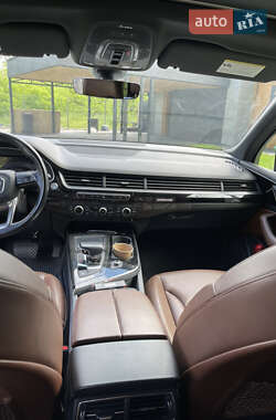 Внедорожник / Кроссовер Audi Q7 2017 в 