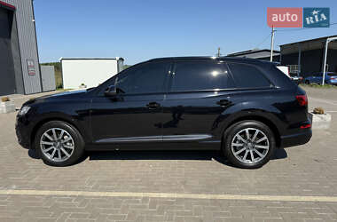 Внедорожник / Кроссовер Audi Q7 2016 в 