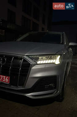 Внедорожник / Кроссовер Audi Q7 2022 в 