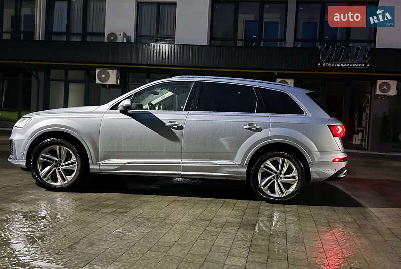 Внедорожник / Кроссовер Audi Q7 2022 в Новояворовске