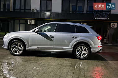 Внедорожник / Кроссовер Audi Q7 2022 в 