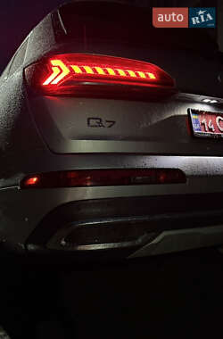 Внедорожник / Кроссовер Audi Q7 2022 в 