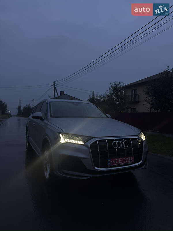 Внедорожник / Кроссовер Audi Q7 2022 в Новояворовске