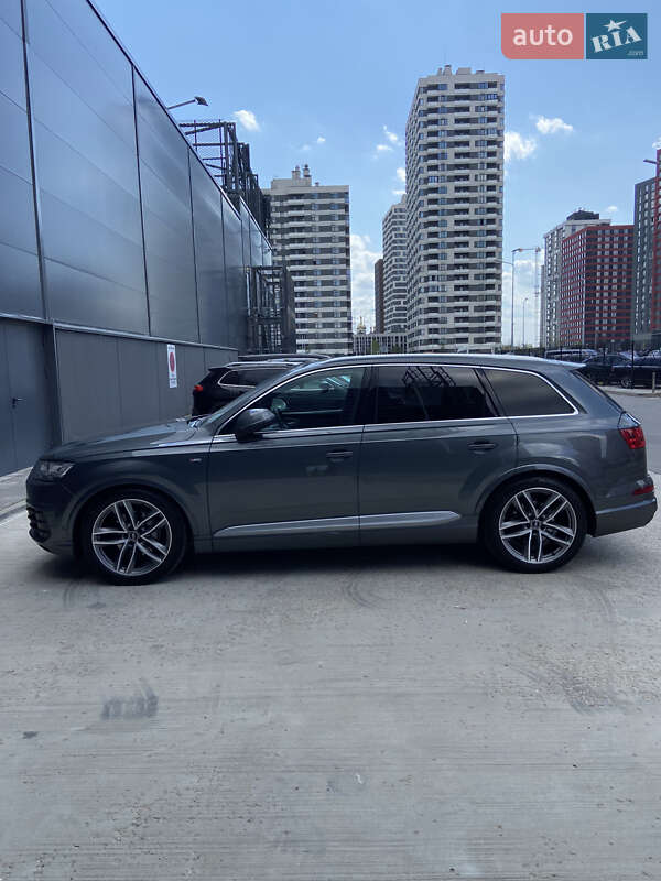 Позашляховик / Кросовер Audi Q7 2015 в Києві