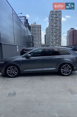 Внедорожник / Кроссовер Audi Q7 2015 в 