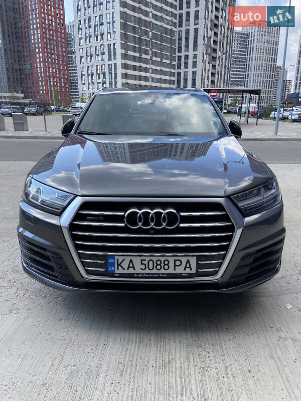 Позашляховик / Кросовер Audi Q7 2015 в Києві